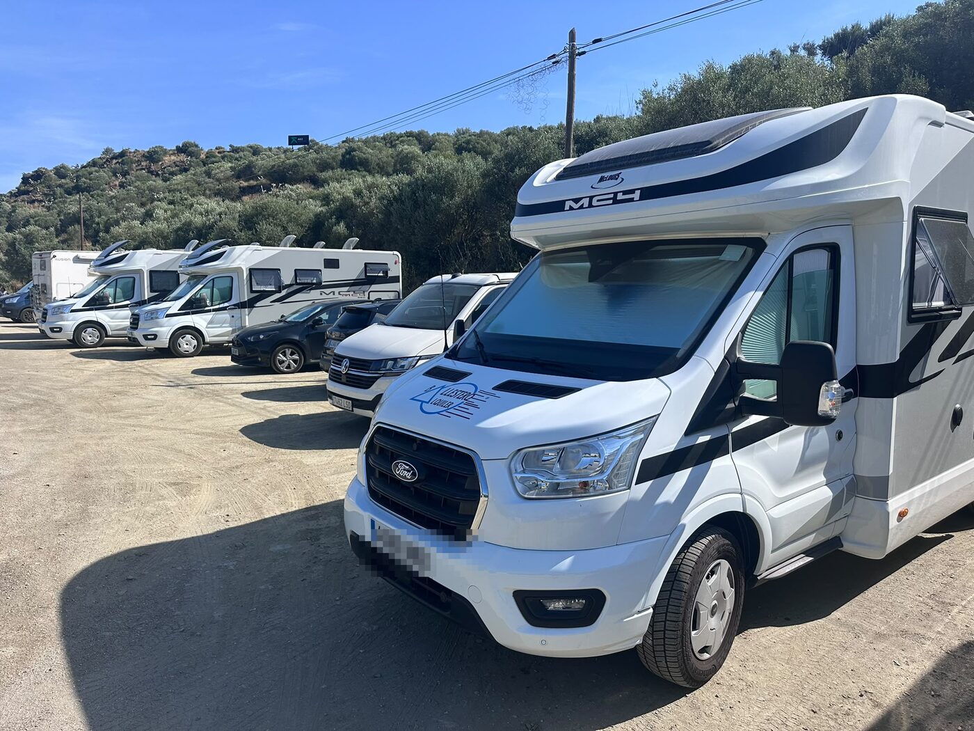 Alquiler de autocaravana en la Costa Brava: autocaravana perfilada de Ballestero lista para la ruta por Catalunya